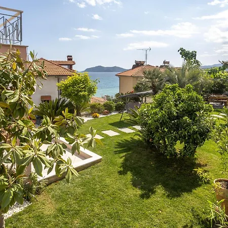 Seaside Palio Villa PalaiónTsiflíkion